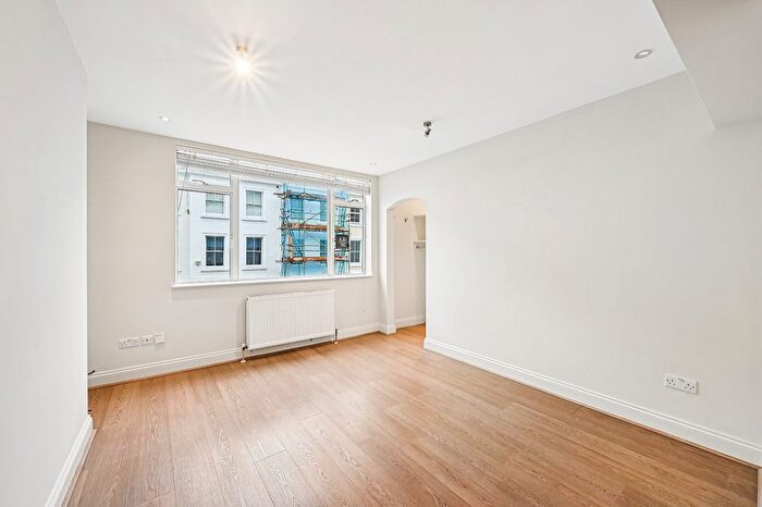 3 Bedroom Flat To Rent In Westmoreland Terrace, Pimlico, SW1V