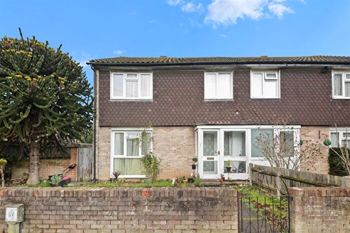 3 Bedroom Semi Detached House For Sale In Albion Road, Hayes, UB3