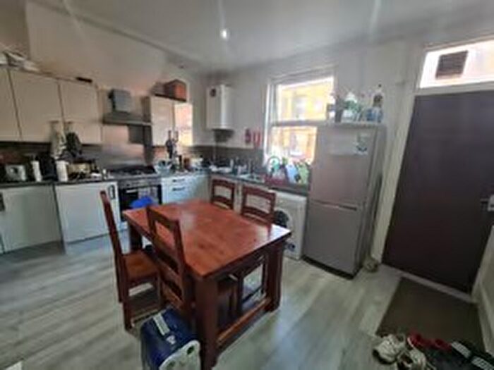 6 Bedroom Terraced House To Rent In Ashville View, Leeds, West Yorkshire, LS6