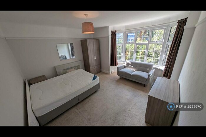 4 Bedroom Flat To Rent In Pine Mansions, Bournemouth, BH1