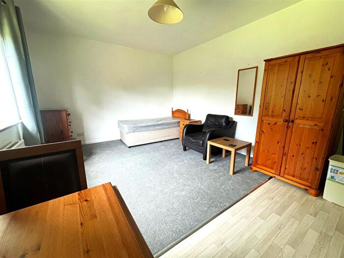 Studio To Rent In Reading Road South, Fleet, GU52
