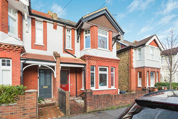 1 Bedroom Flat To Rent In Grimwood Road, Twickenham, Middlesex, Uk, TW1