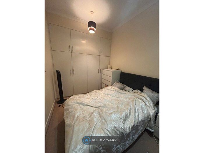 2 Bedroom Flat To Rent In Wandsworth Road, London, SW8