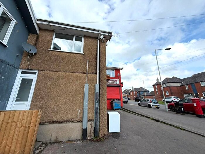 2 Bedroom Flat To Rent In Broughton Avenue, Blaenymaes, Swansea, SA5