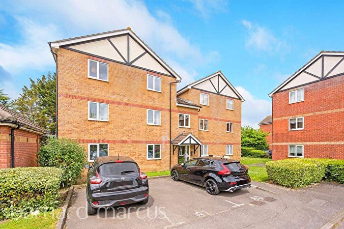 2 Bedroom Apartment To Rent In Foxglove Way, Wallington, SM6