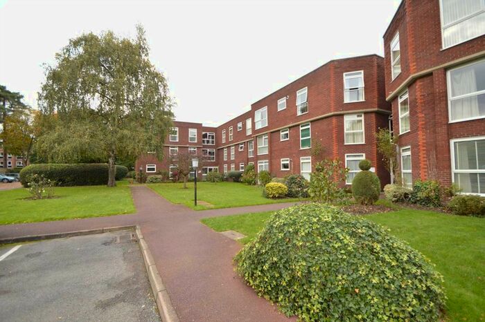 2 Bedroom Flat To Rent In Queens Court, Ellesmere Road, Weybridge, KT13