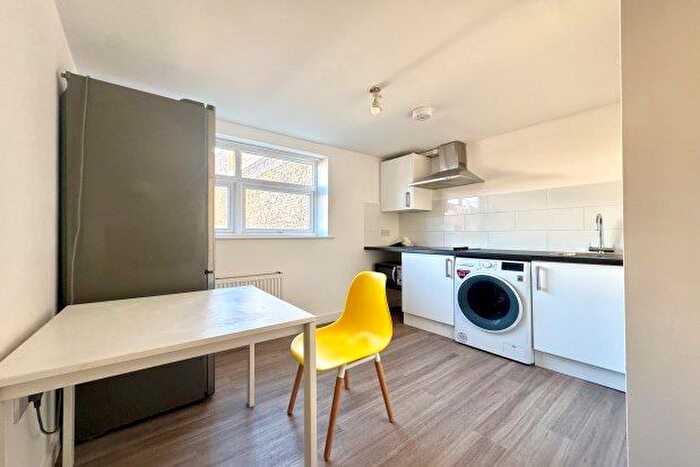 1 Bedroom Flat To Rent In Coombe Road, Brighton, BN2