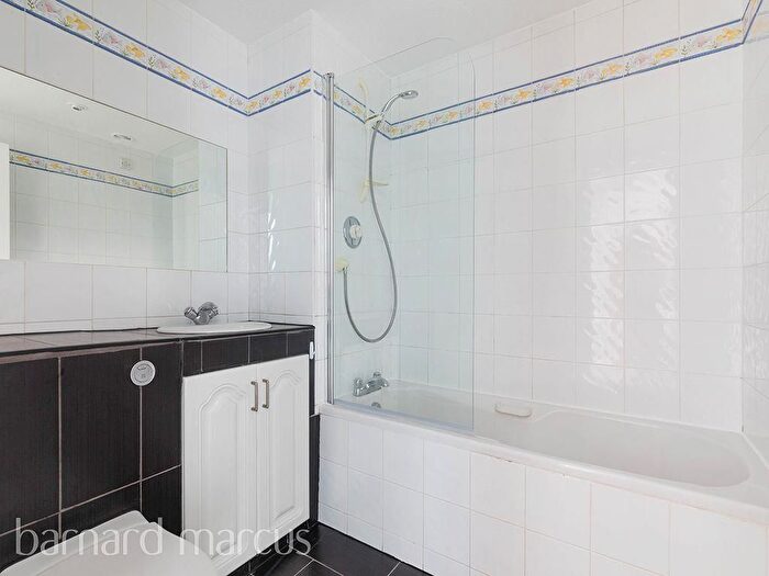 2 Bedroom Flat To Rent In Bardsley Close, Croydon, CR0