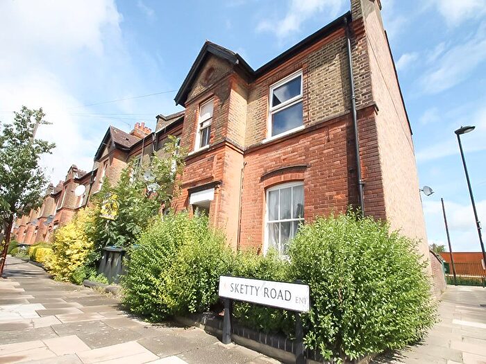 1 Bedroom Flat To Rent In Sketty Road, Enfield, EN1