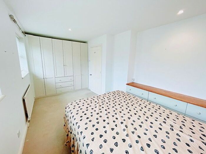 3 Bedroom Semi-Detached House To Rent In Kings Avenue, Greenford, UB6