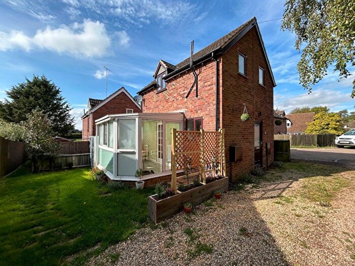 1 Bedroom Detached House For Sale In Fessey Road, Byfield, Northamptonshire, NN11