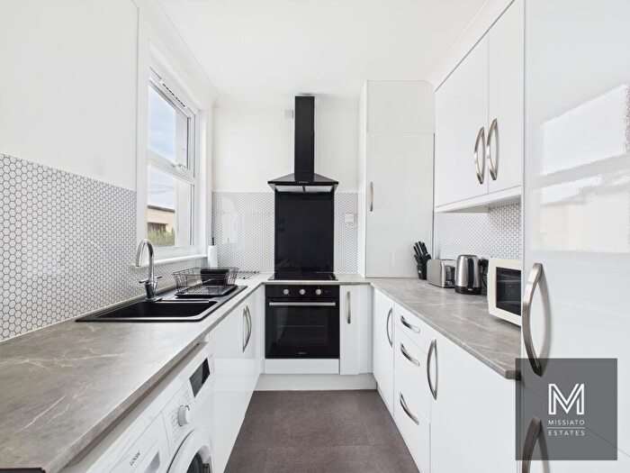 Flat To Rent In Brynland Avenue, Bristol, Bristol, BS7