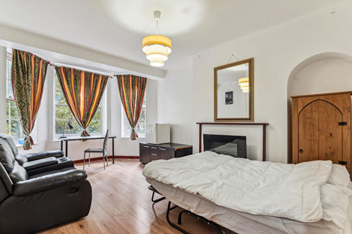 3 Bedroom Flat To Rent In Liverpool House, Liverpool Road, N7