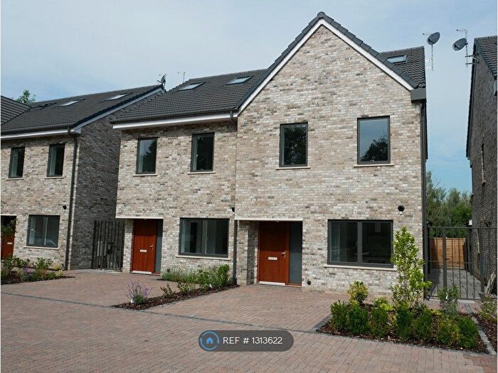 5 Bedroom Semi-Detached House To Rent In Rylston Close, Epping, E4