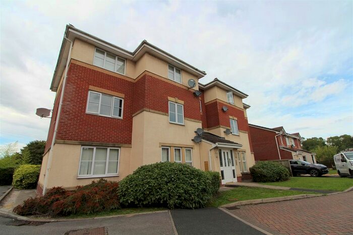 2 Bedroom Flat To Rent In Lawndale Close, Radcliffe, Manchester, M26