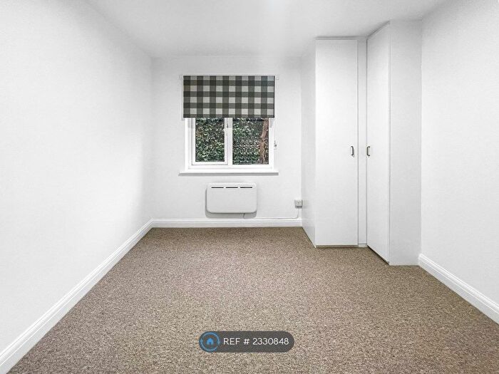 1 Bedroom Flat To Rent In Dukes Court, London, SE13