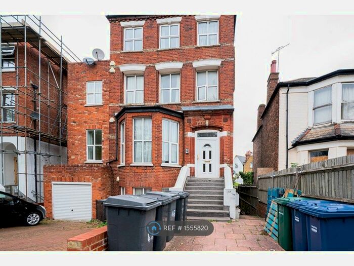 3 Bedroom Flat To Rent In Crescent Road, London, N3