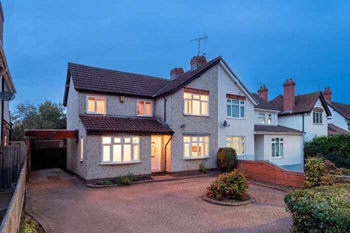 3 Bedroom Semi-Detached House For Sale In Birches Lane, Kenilworth, CV8