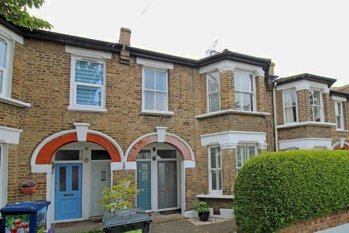 2 Bedroom Flat To Rent In Petersfield Road, London, W3