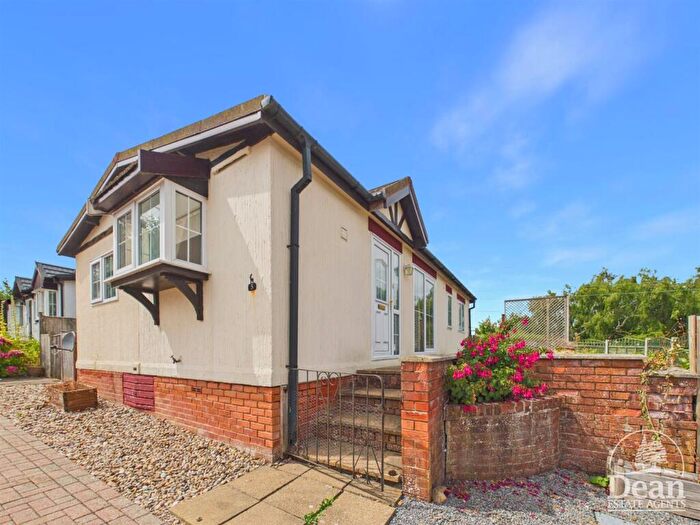 2 Bedroom Park Home For Sale In Coopers Road, Christchurch, Coleford, GL16
