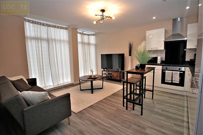 1 Bedroom Apartment To Rent In Westwood House, Saxon Square, Salford, M5