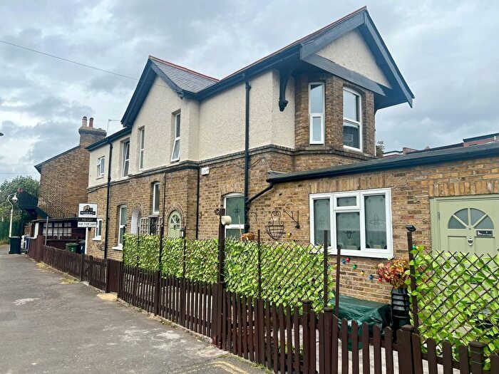 2 Bedroom Cottage To Rent In Point Cottages, Glenfield Road, Ealing, W13