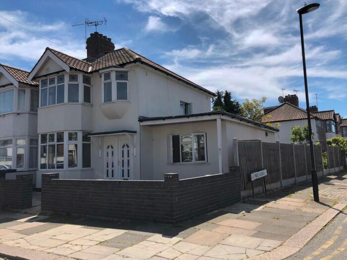 5 Bedroom House To Rent In Rosemary Avenue, Edmonton, N9