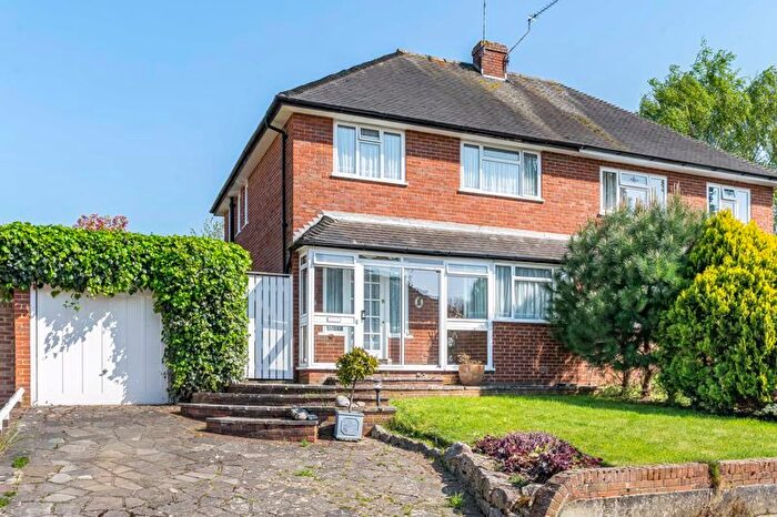 3 Bedroom Semi-Detached House For Sale In The Spinney, Sidcup, DA14