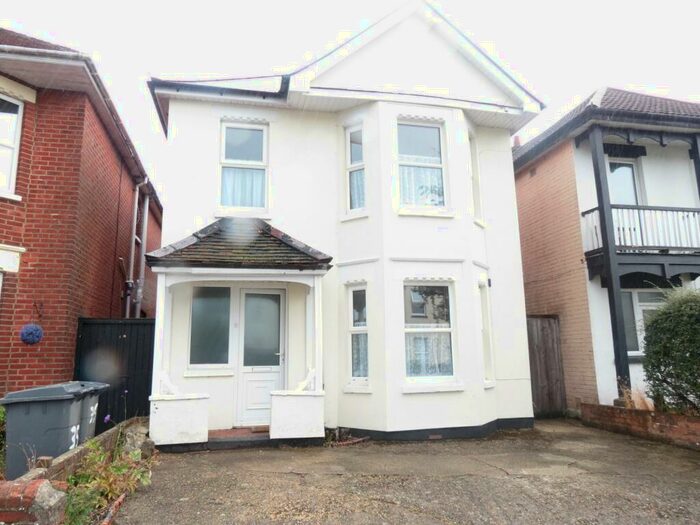5 Bedroom House To Rent In Bedroom Detached House In Winton, BH9