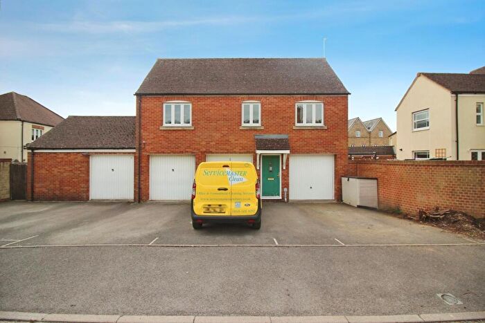 2 Bedroom Coach House To Rent In Alicia Close, Swindon, SN25