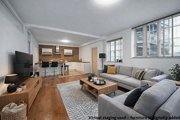 3 Bedroom Flat To Rent In Fairclough Street, Tower Hamlets, London, E1