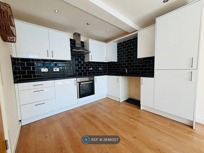 2 Bedroom Flat To Rent In Richardshaw Lane, Pudsey, LS28