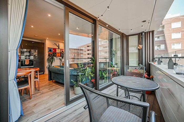 2 Bedroom Flat For Sale In Beck Square, Leyton, London, E10