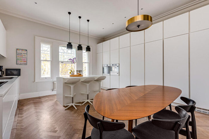 3 Bedroom Apartment For Sale In Redcliffe Gardens, London, SW10