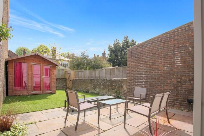 2 Bedroom Flat To Rent In Tarring Road, Worthing, BN11