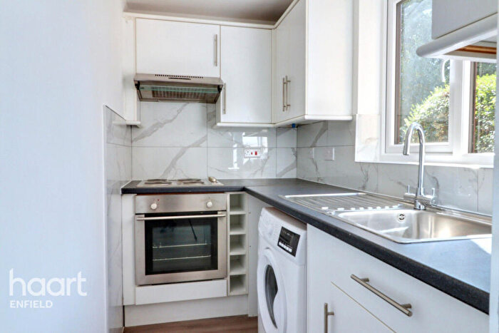 1 Bedroom Apartment For Sale In Woodfield Close, Enfield, EN1