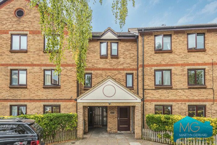 2 Bedroom Apartment To Rent In Deanery Close, East Finchley, London, N2