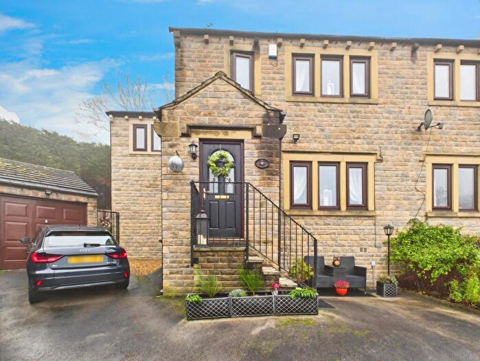 3 Bedroom Semi-Detached House For Sale In The Orchards, Bingley, Bradford, BD16