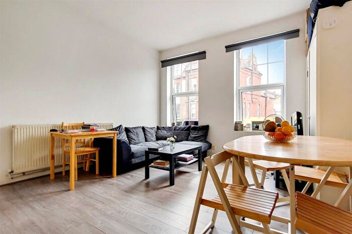 1 Bedroom Flat To Rent In Gleneldon Mews, London, SW16