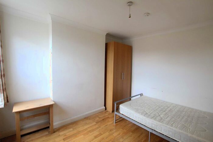 Studio To Rent In Heath Road, Twickenham, TW1