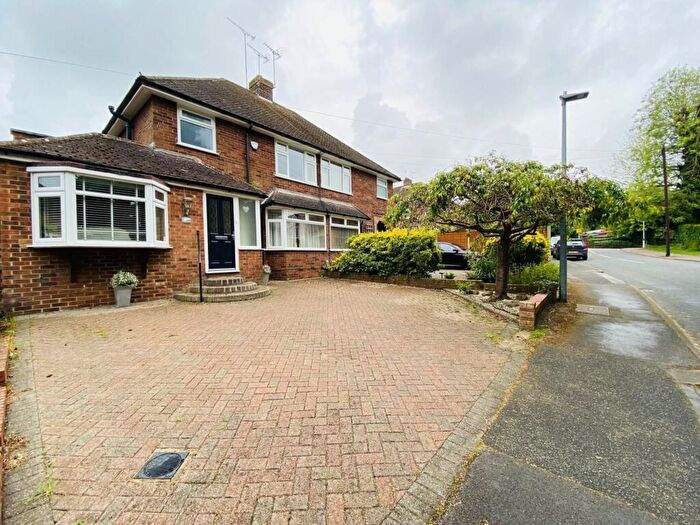 3 Bedroom Semi-Detached House To Rent In Hawthorn Close, Dunstable, Bedfordshire, LU6