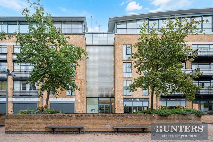 1 Bedroom Flat For Sale In Ferry Lane, Brentford, TW8