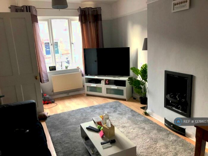 2 Bedroom Terraced House To Rent In Wathen Road, Warwick, CV34