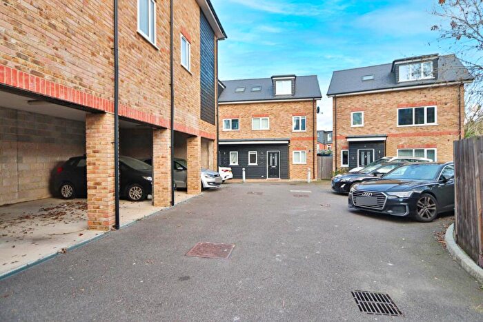 1 Bedroom Flat To Rent In Emerson Mews, New Malden, KT3