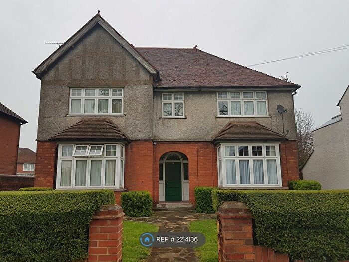 Studio To Rent In Tring Road, Aylesbury, HP20