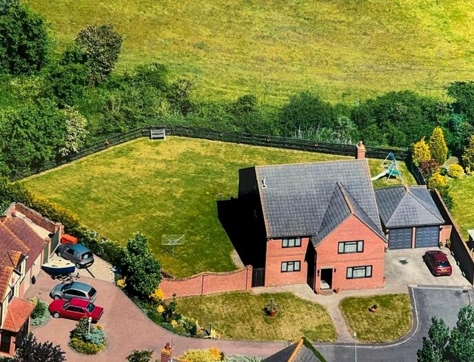 5 Bedroom Detached House For Sale In Thatchers Croft, Chelmsford, CM3