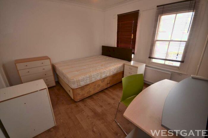 4 Bedroom Terraced House To Rent In Pitcroft Avenue, Reading, RG6