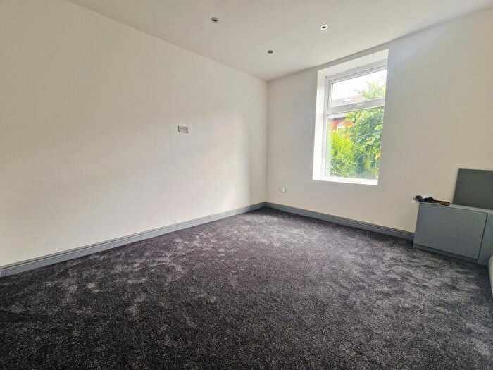2 Bedroom House To Rent In Dukes Brow, BB2