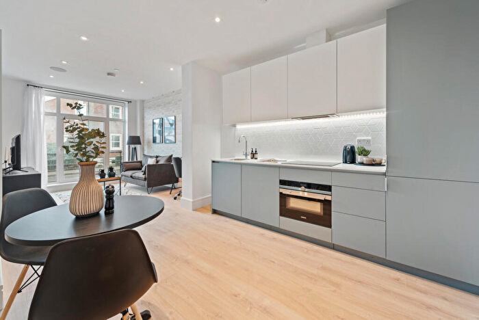 1 Bedroom Apartment To Rent In Pycroft Road, Chertsey, KT16