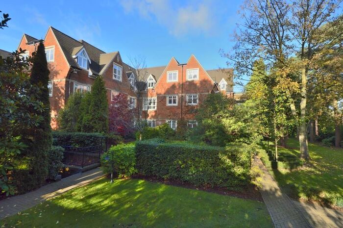 3 Bedroom Flat To Rent In Ormonde Place, Old Avenue, KT13